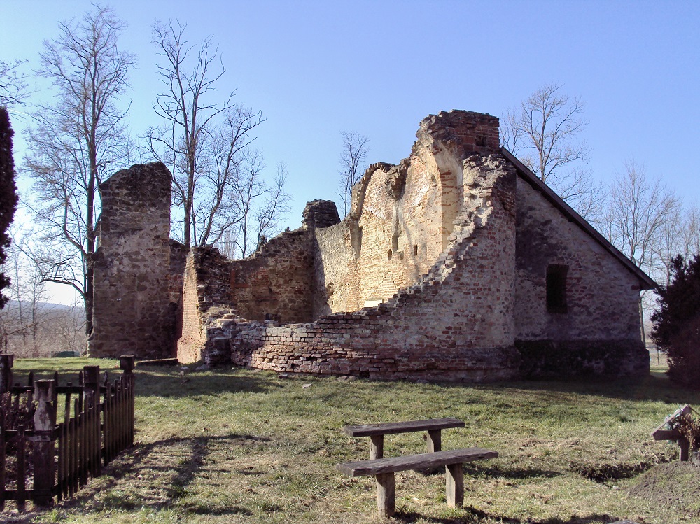 Rádpuszta, templomrom